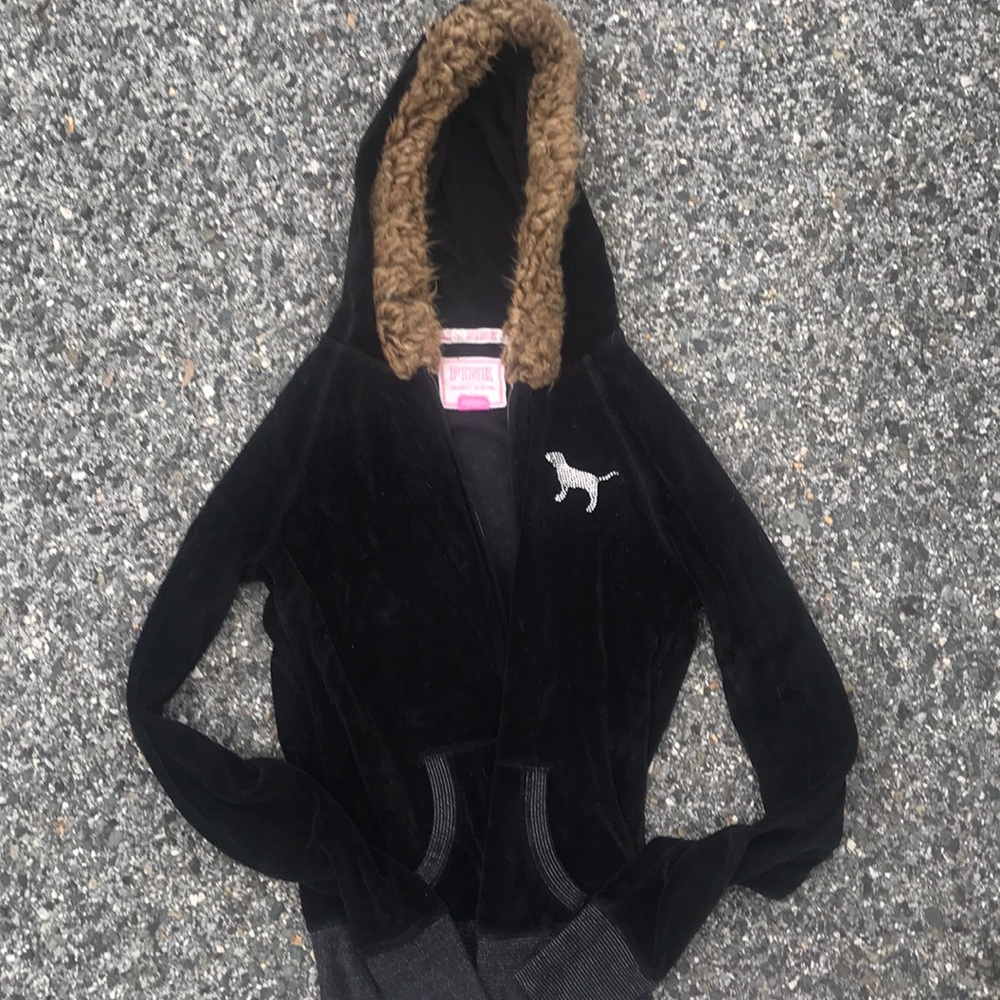 ⭐️SOLD⭐️ PINK brand velour sweatshirt